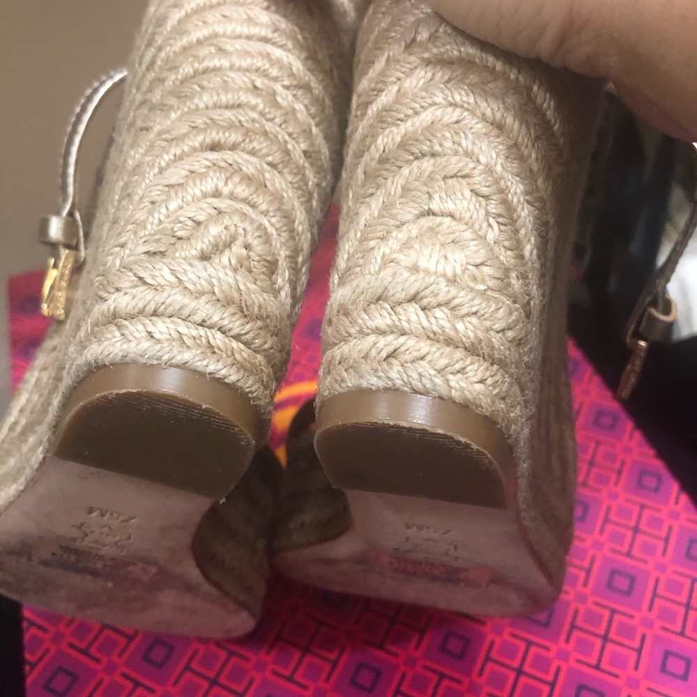 Gold tone Tori Burch wedges .. very comfortable - Picture 4 of 7